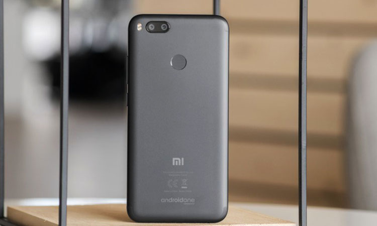 На старый смартфон Xiaomi Mi A1 установили Android 17